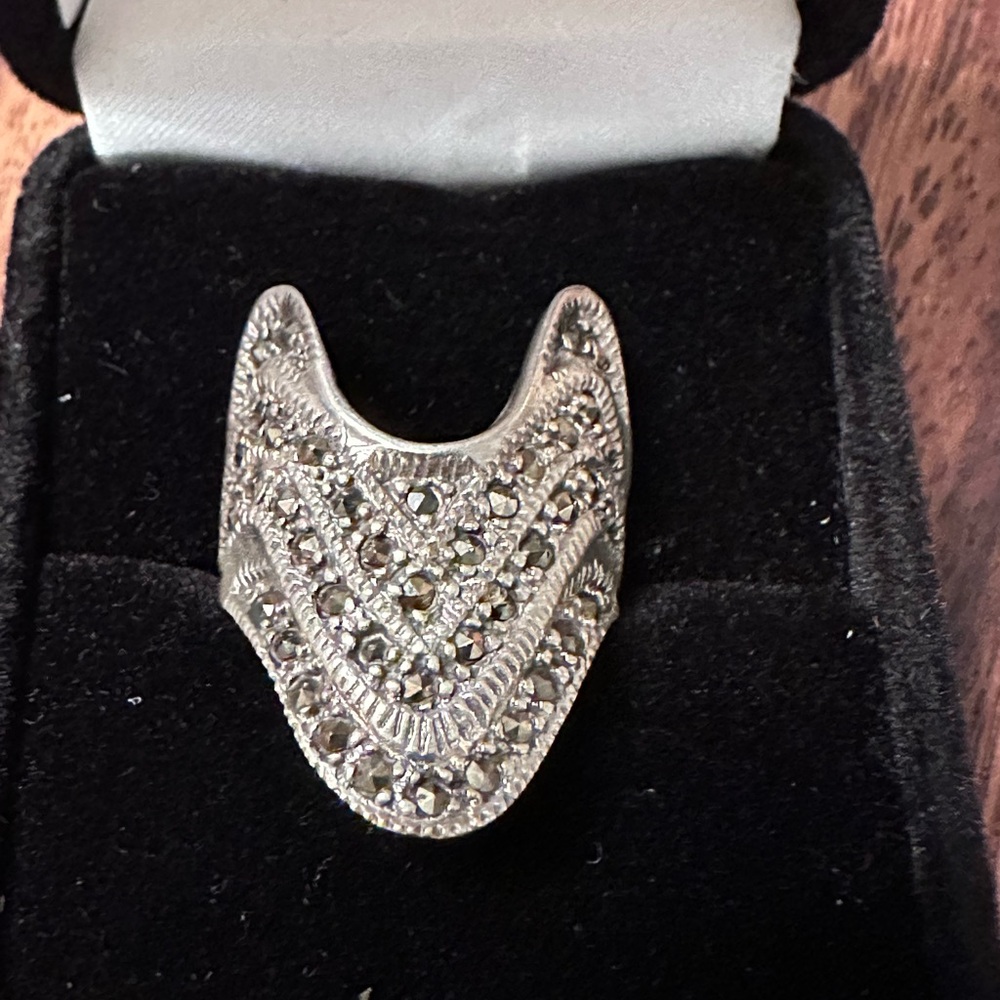 Elegant Silver  marcasite Crystal Ring